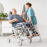 Etac Swift Mobil Tilt-2 with Pan Holder client and worker